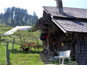 Almhütte auf dem Weg ins Vorderthal