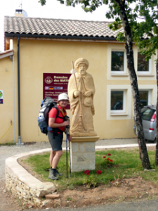 Jakobusstatue vor der Gite Les Mathieux